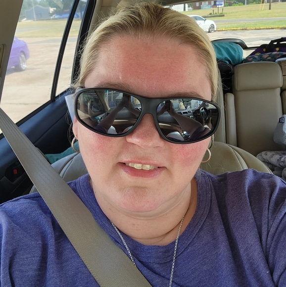 Meet your Posher, Lana - Picture 2 of 8